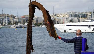 Over 3 tonnes of waste collected from the Lazzaretto seabed 